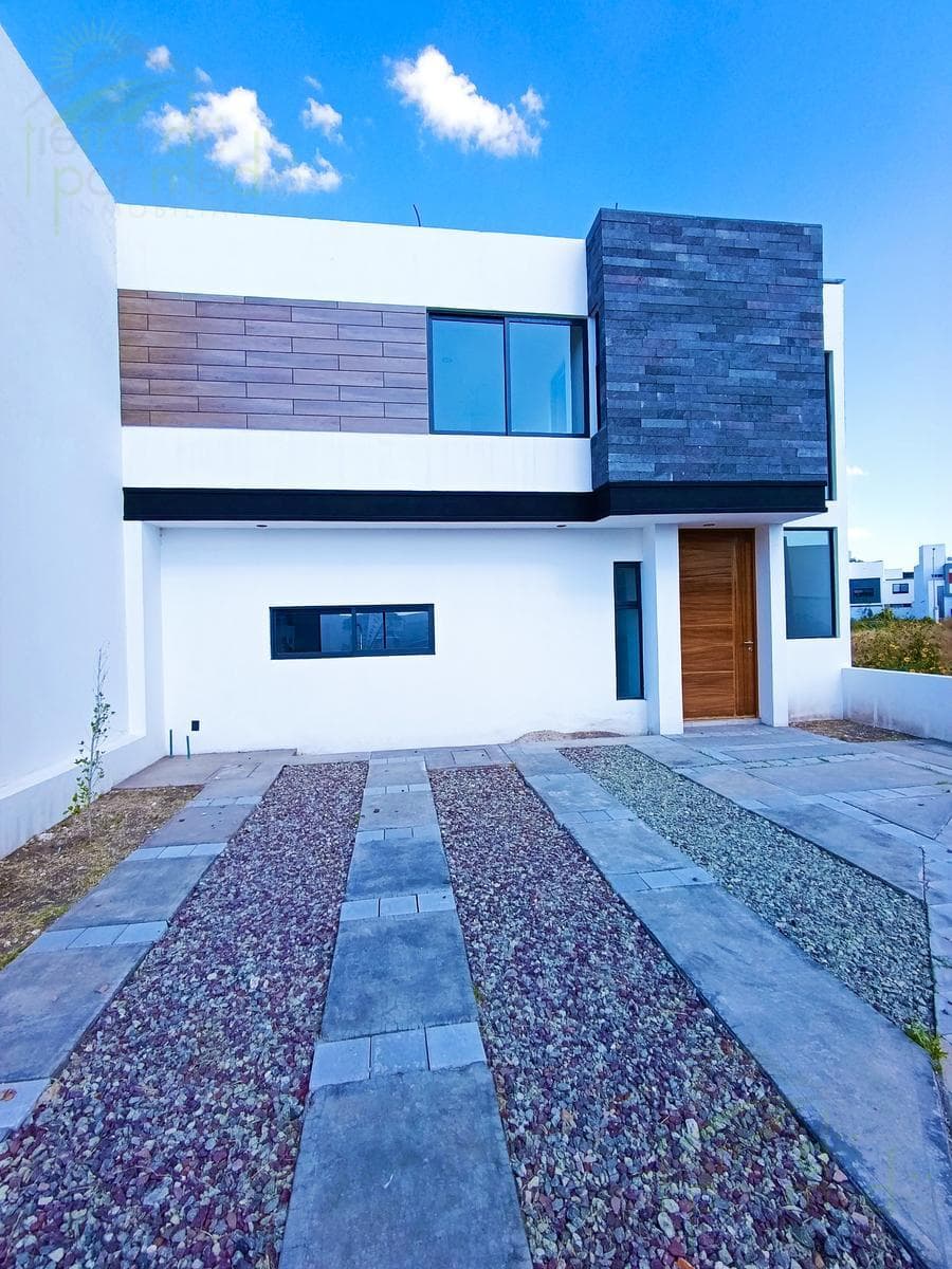3-Bedroom House on a Private Street in Juriquilla, Querétaro