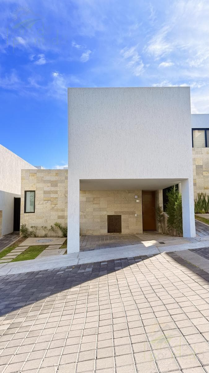 3-Bedroom House with TV Room for Sale on a Private Street in Zibata, Querétaro