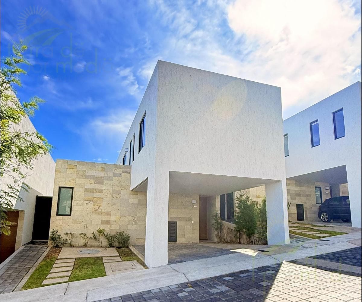 3-Bedroom House with TV Room for Sale on a Private Street in Zibata, Querétaro