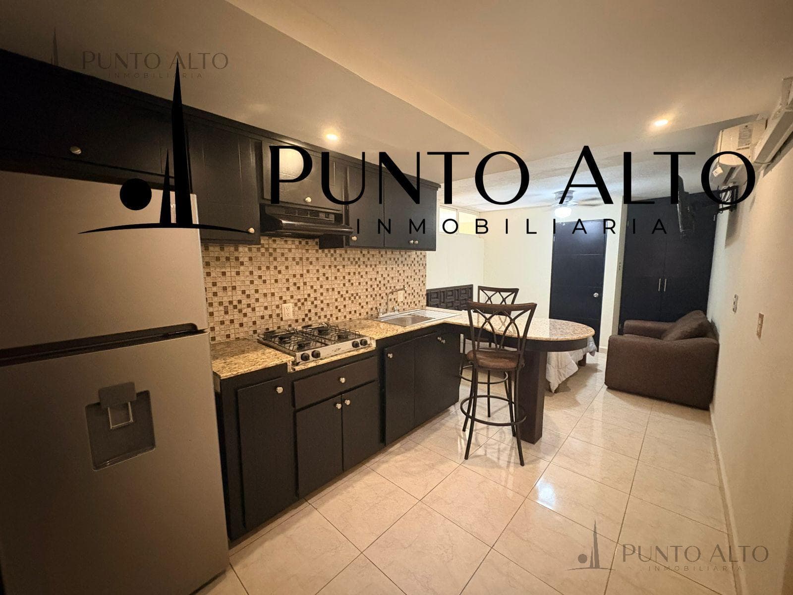 APARTMENT FOR RENT: $7,000, JUST A FEW STEPS FROM AV. HIDALGO; UTILITIES INCLUDED