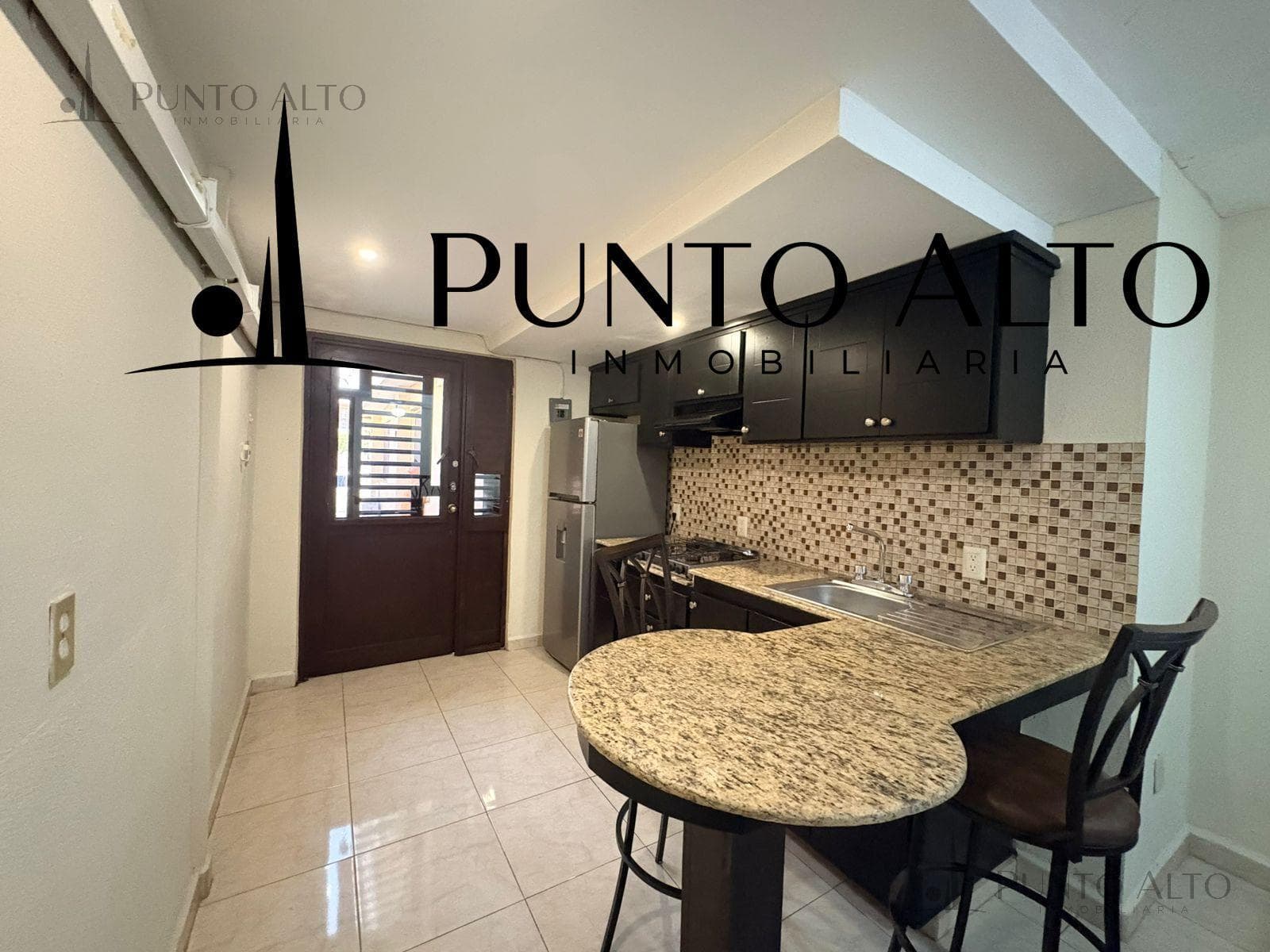 APARTMENT FOR RENT: $7,000, JUST A FEW STEPS FROM AV. HIDALGO; UTILITIES INCLUDED