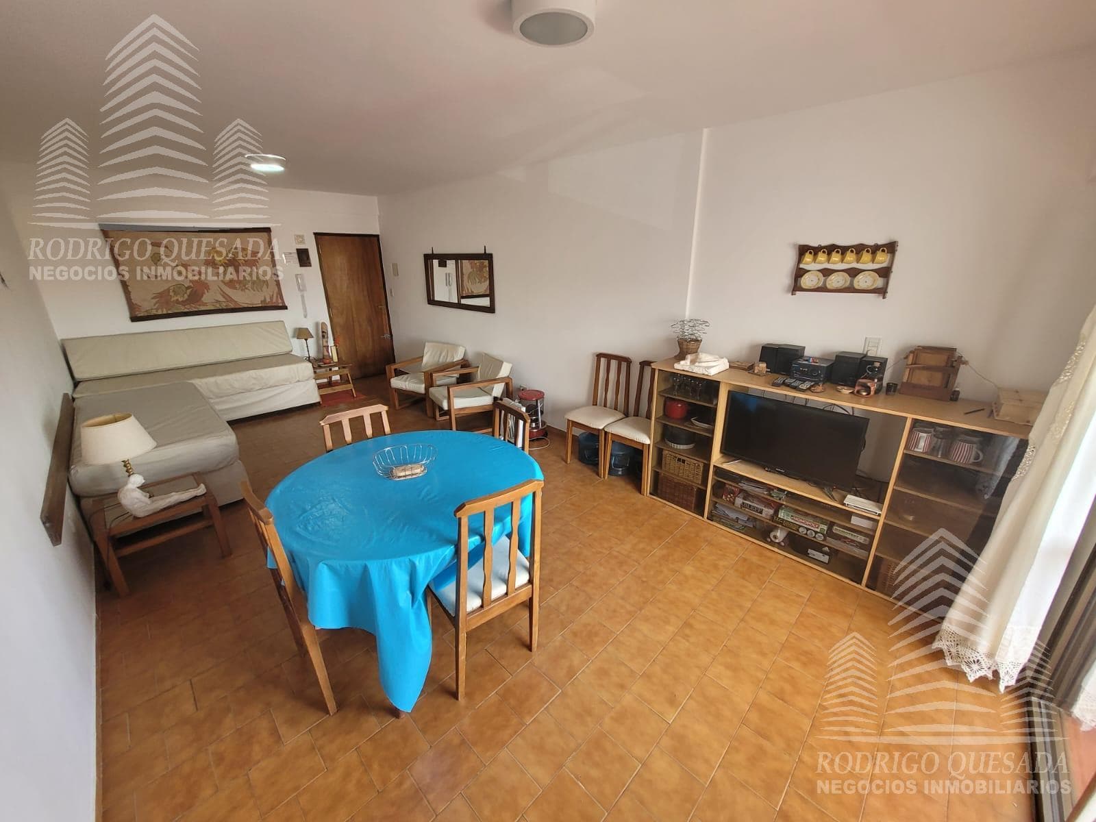 Spacious 2-room apartment with a garage on Av. Costanera!