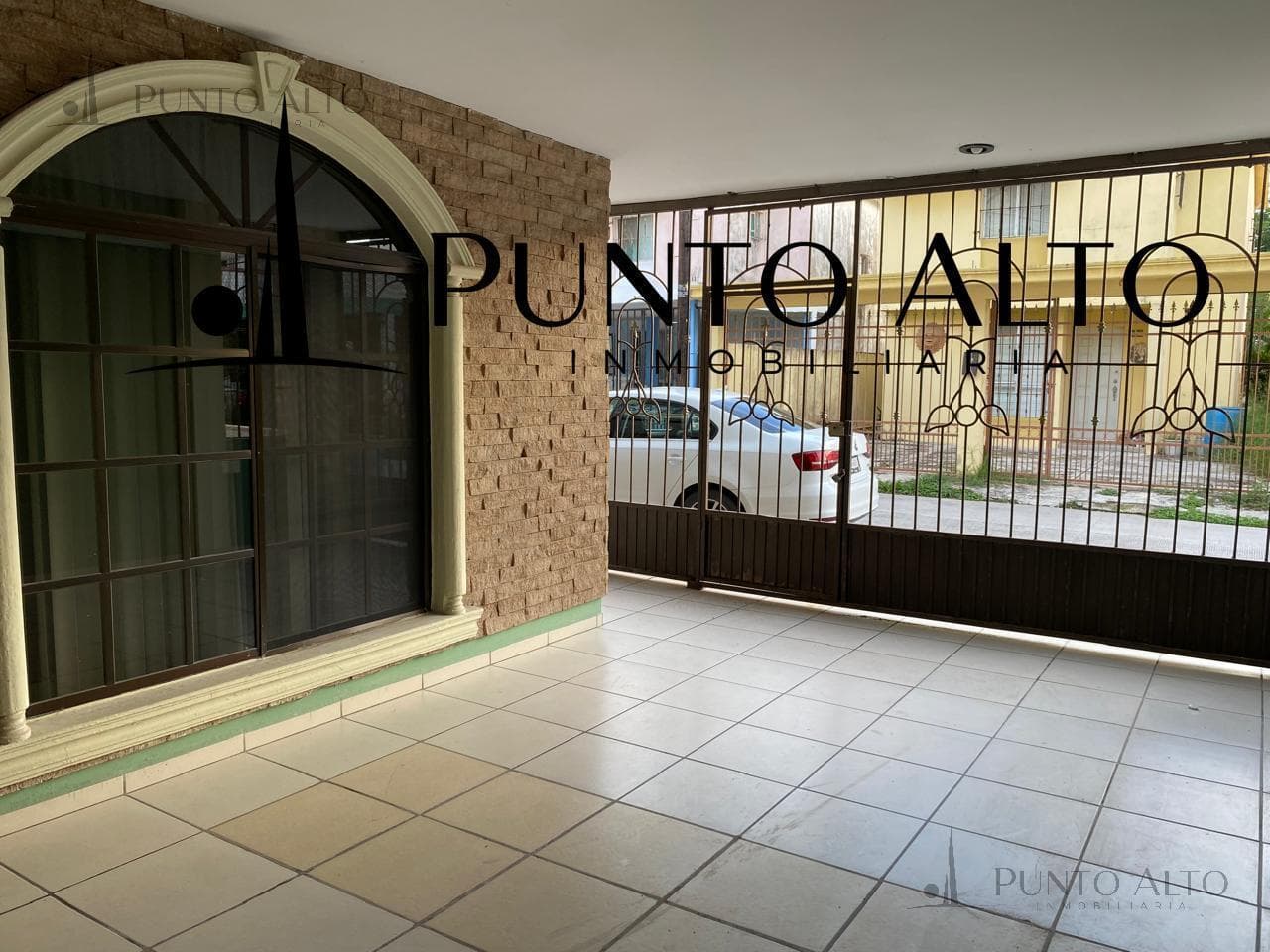 HOUSE FOR SALE NEXT TO HEB EJERCITO, VERY CLOSE TO ALTAMA AND AV HIDALGO