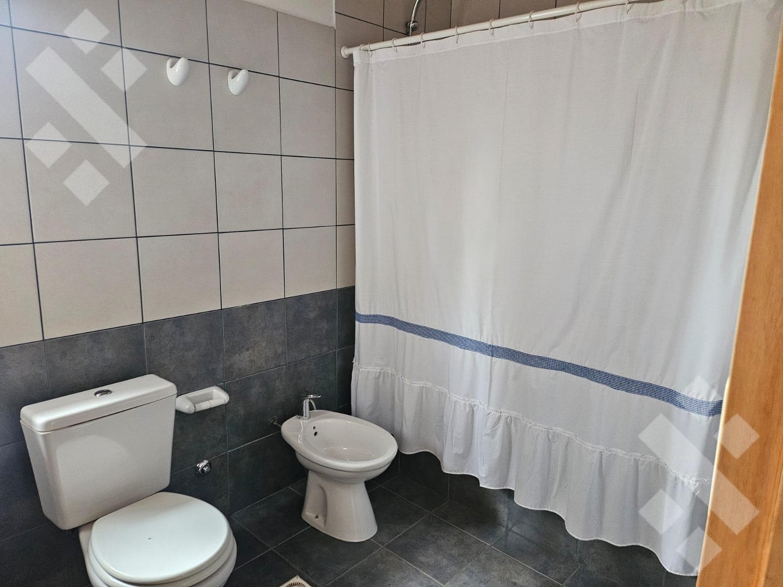 5-Bedroom House for Sale - Costas del Alumine Neighborhood - Alumine