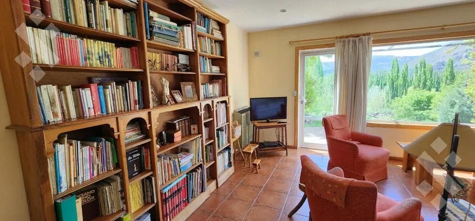 5-Bedroom House for Sale - Costas del Alumine Neighborhood - Alumine