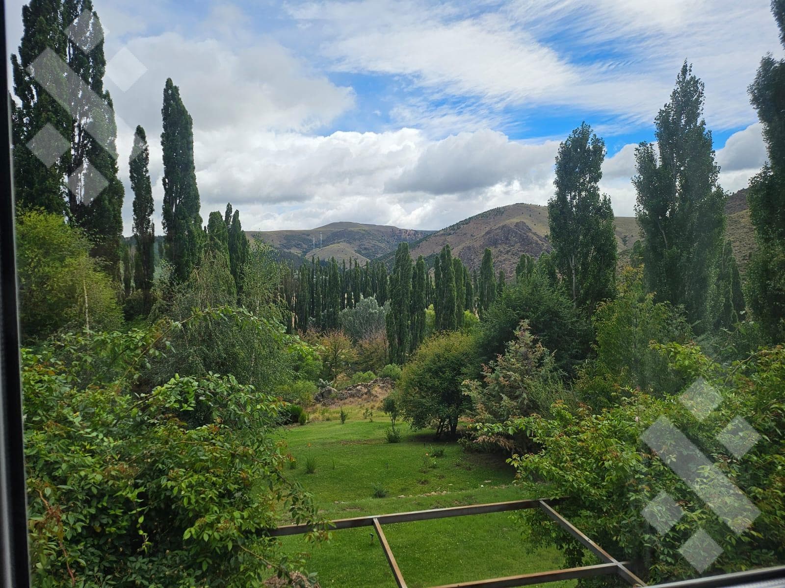 5-Bedroom House for Sale - Costas del Alumine Neighborhood - Alumine