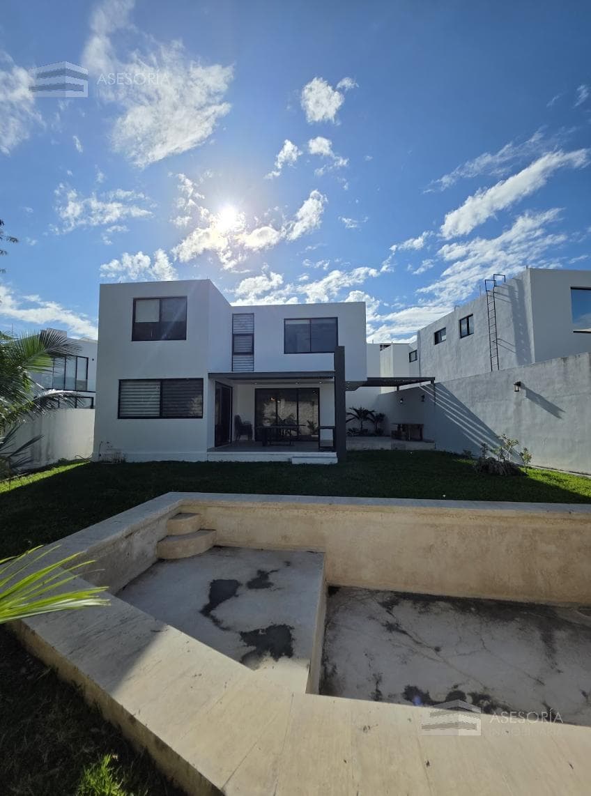 PRIVATE, ONE-OF-A-KIND LIVING HOME FOR SALE in Xcanatún, Mérida
