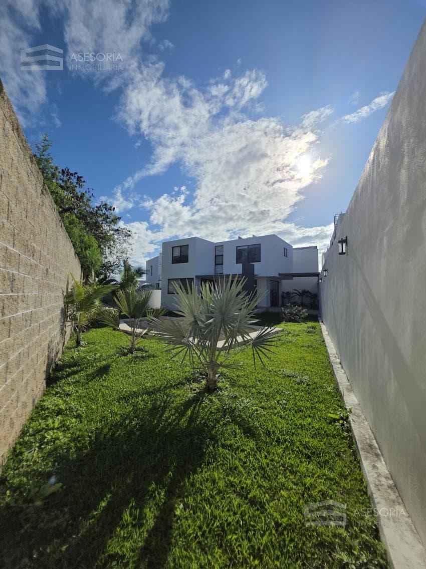 PRIVATE, ONE-OF-A-KIND LIVING HOME FOR SALE in Xcanatún, Mérida
