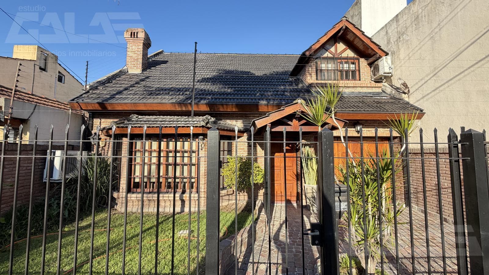 HOUSE | 4 ROOMS | SWIMMING POOL | EXCELLENT CONDITION | DOUBLE GARAGE | CASTELAR NORTE