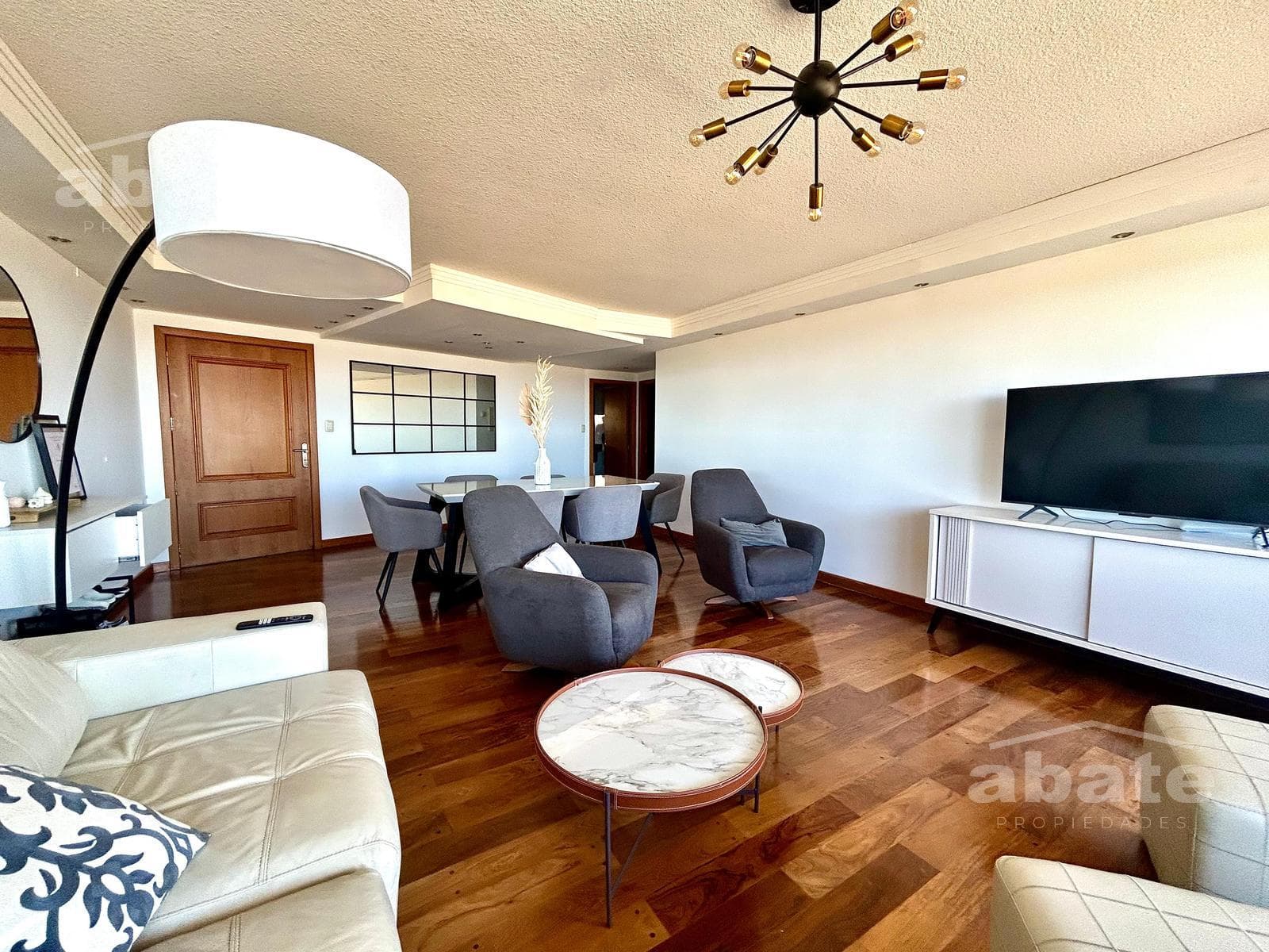 4-bedroom apartment with maid's quarters for sale on Punta Carretas Boulevard, with garage—ocean view