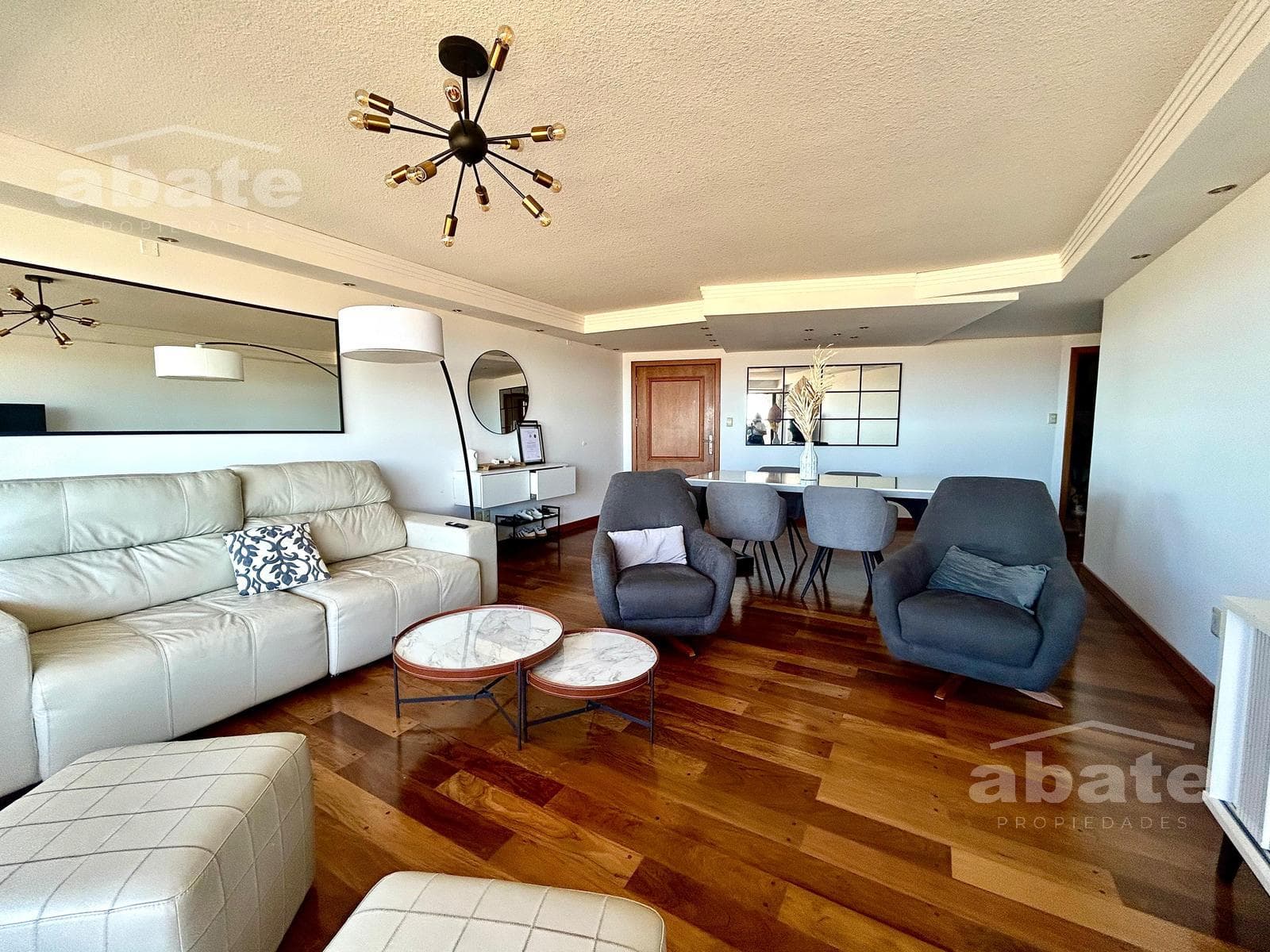 4-bedroom apartment with maid's quarters for sale on Punta Carretas Boulevard, with garage—ocean view