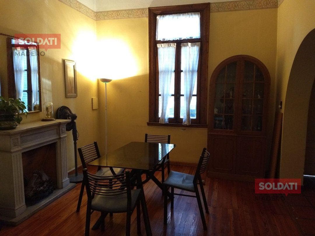 6-room house with a patio and a separate apartment for sale in Flores