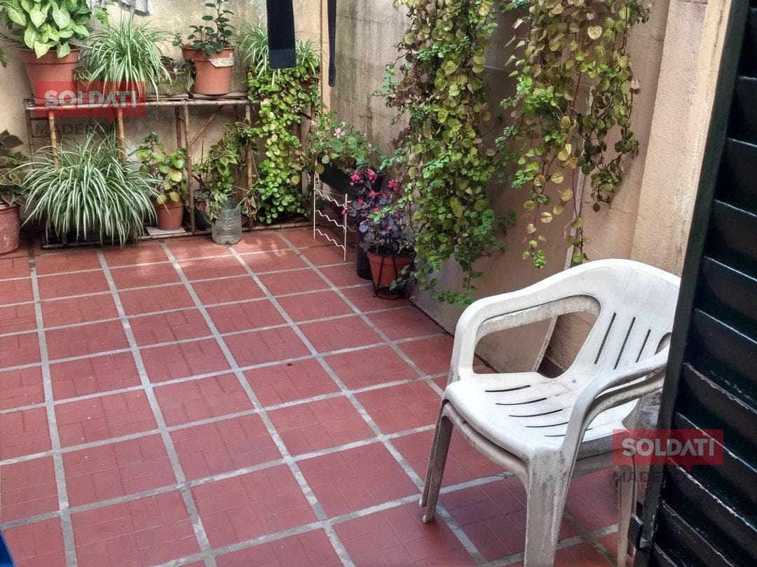 6-room house with a patio and a separate apartment for sale in Flores