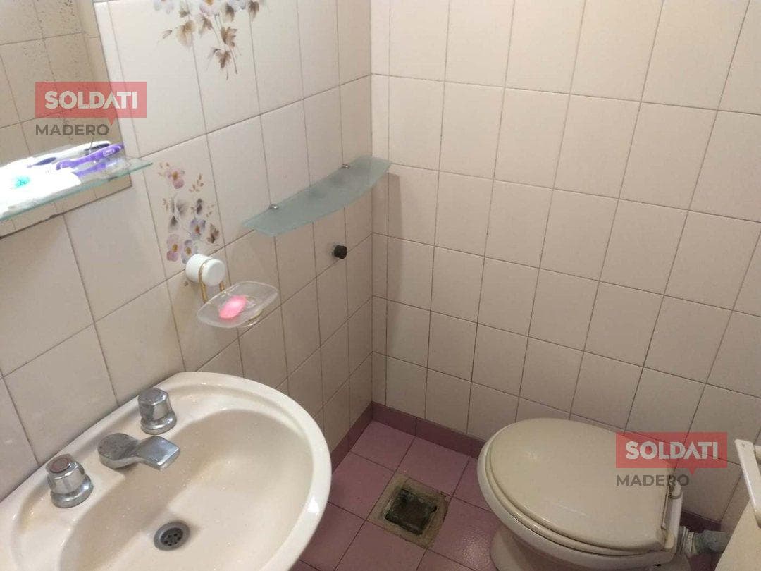 6-room house with a patio and a separate apartment for sale in Flores
