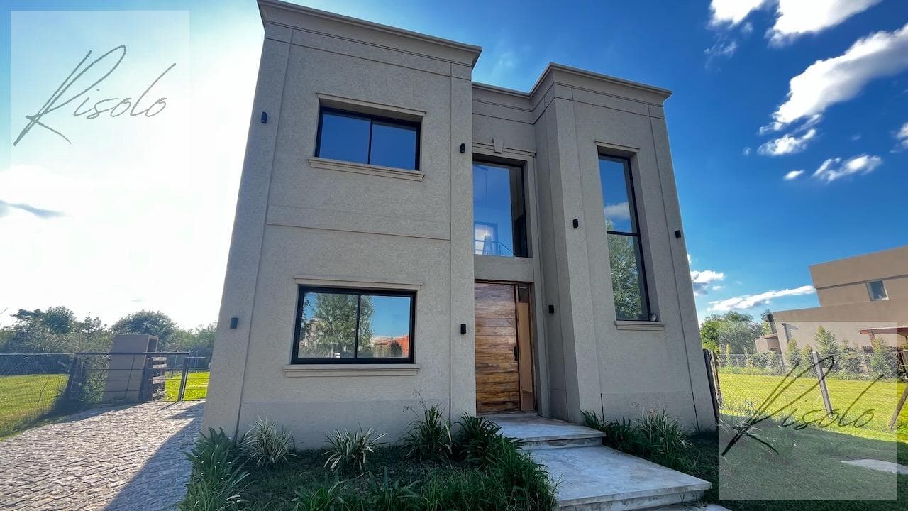 House for Sale, Pool, 3 Bedrooms, Office. Gated Community, Puertos - Araucarias, Escobar