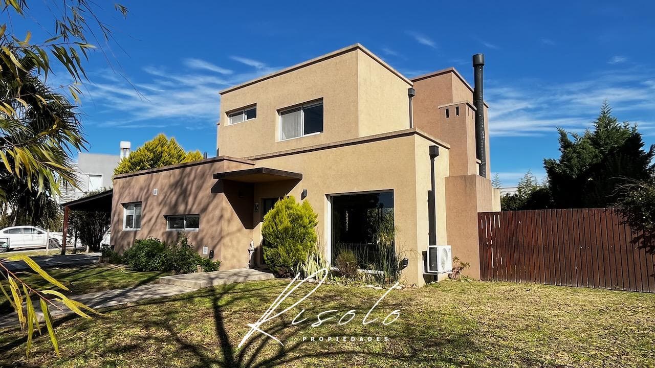 House for Sale, Pool, 3 Bedrooms, Pool, Jacuzzi. Interior Lot, Gated Community, Escobar