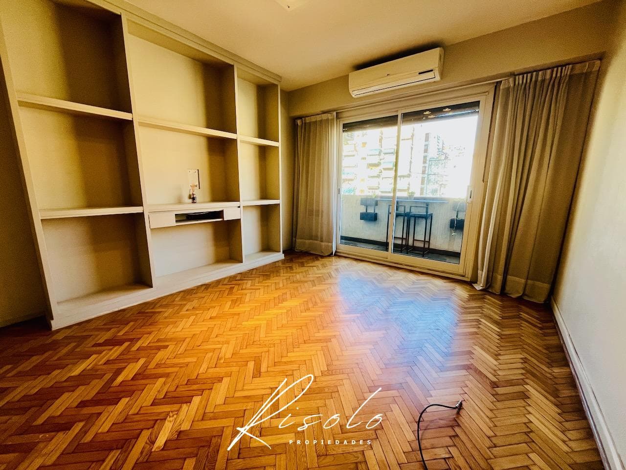 Apartment for Sale, 4 rooms, 3 bedrooms, 2 bathrooms. Kitchen. Utility room. Reciclado, Recoleta