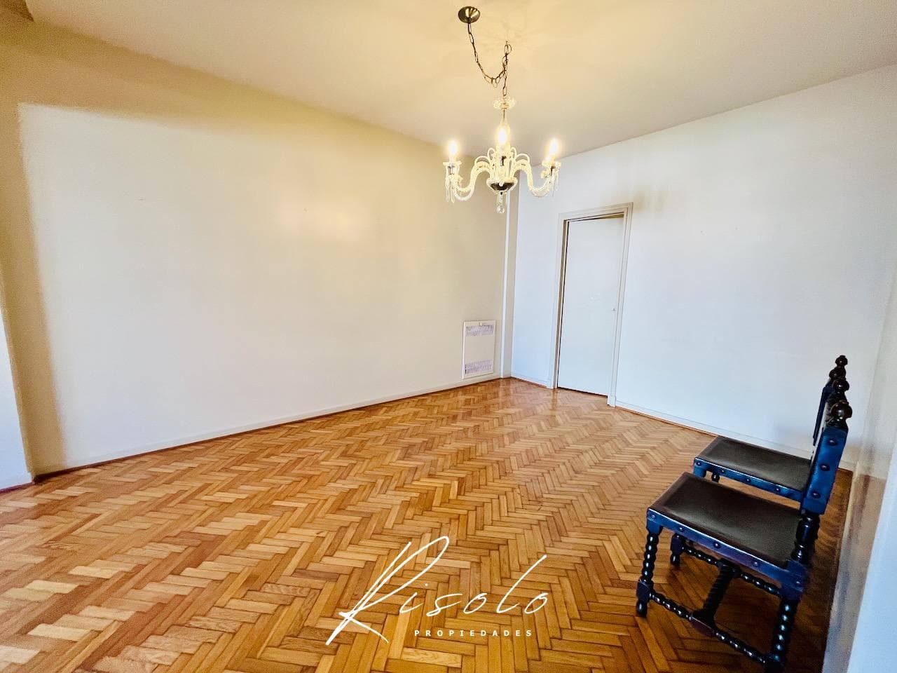 Apartment for Sale, 4 rooms, 3 bedrooms, 2 bathrooms. Kitchen. Utility room. Reciclado, Recoleta