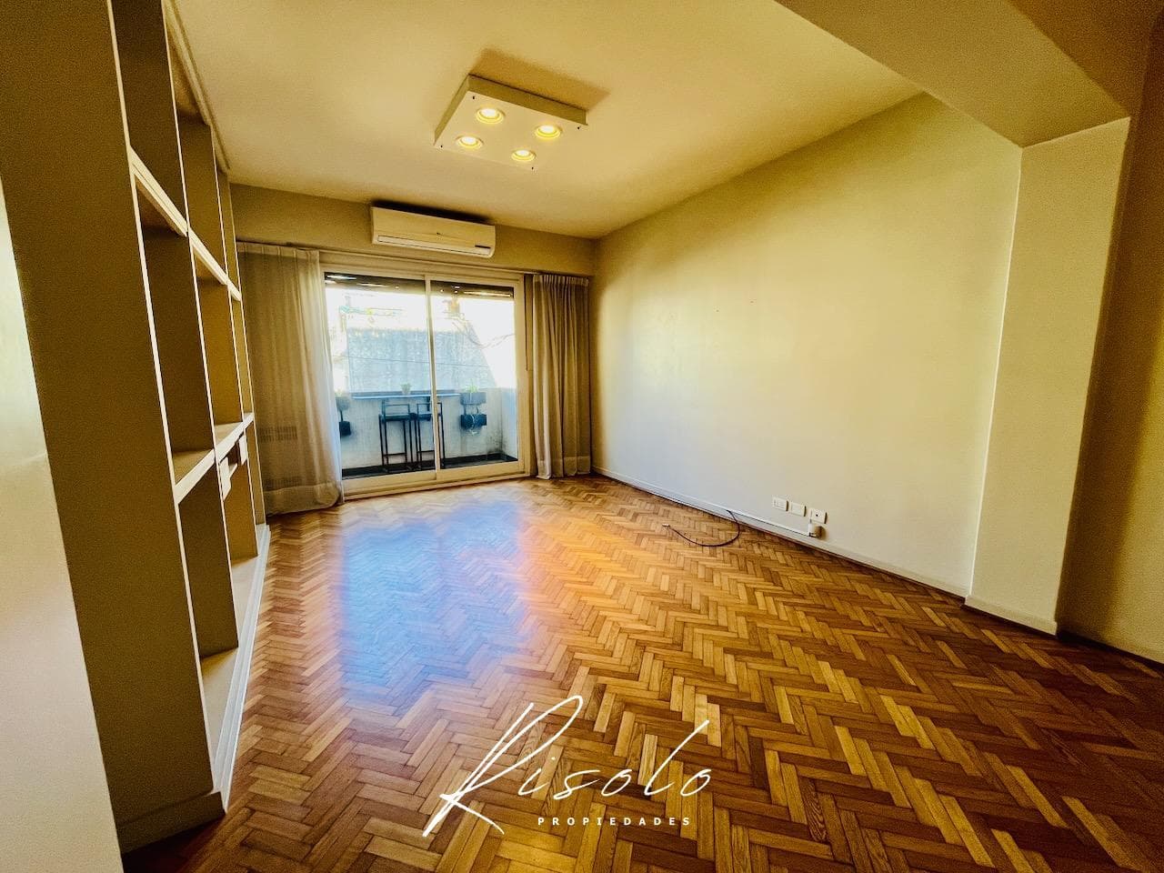 Apartment for Sale, 4 rooms, 3 bedrooms, 2 bathrooms. Kitchen. Utility room. Reciclado, Recoleta