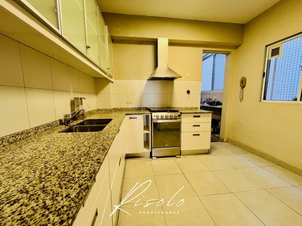 Apartment for Sale, 4 rooms, 3 bedrooms, 2 bathrooms. Kitchen. Utility room. Reciclado, Recoleta