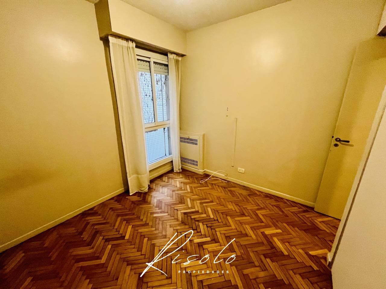 Apartment for Sale, 4 rooms, 3 bedrooms, 2 bathrooms. Kitchen. Utility room. Reciclado, Recoleta