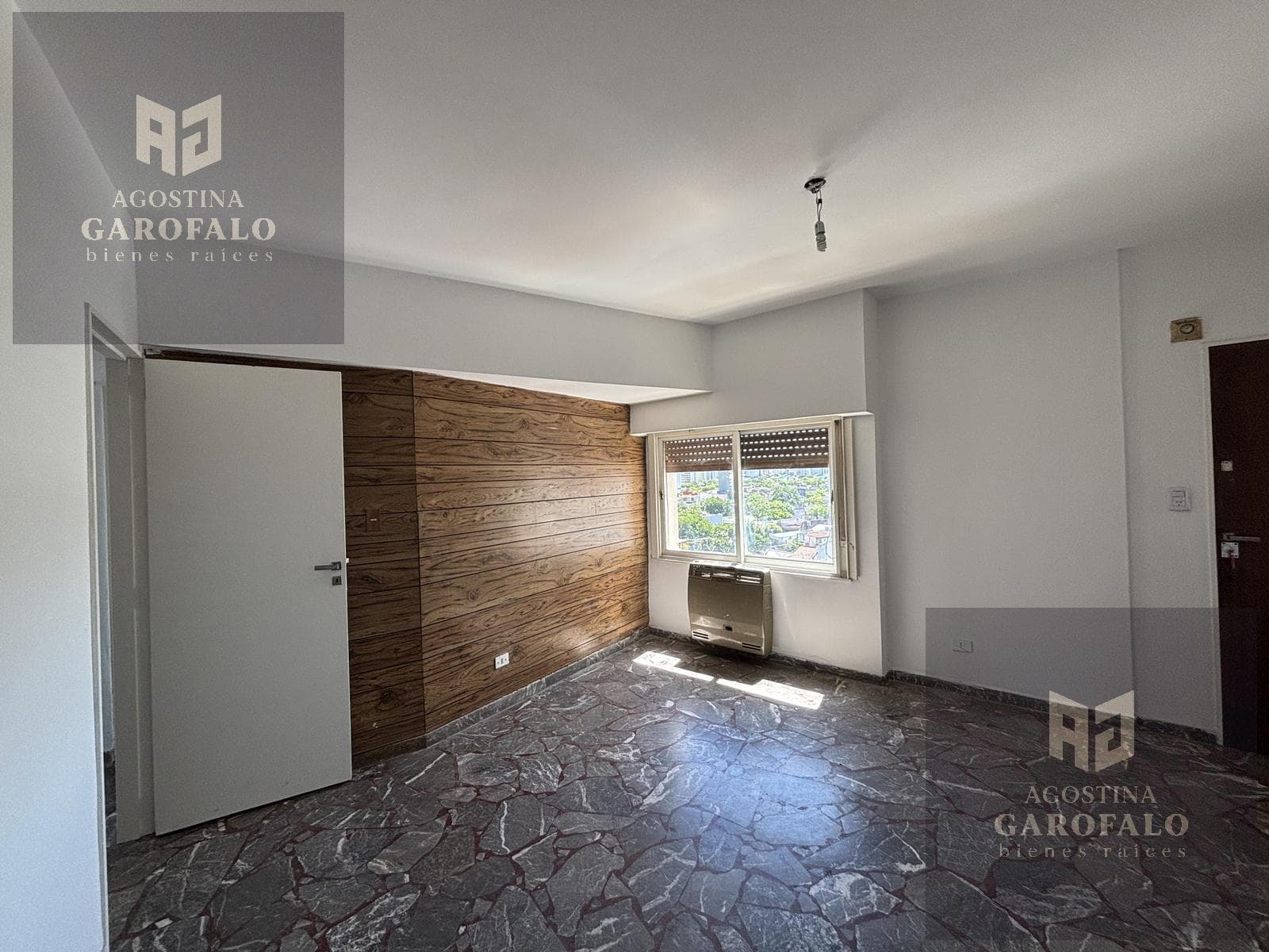 3-room apartment for sale, all natural light, with a balcony in Parque Chacabuco; mortgage financing available.