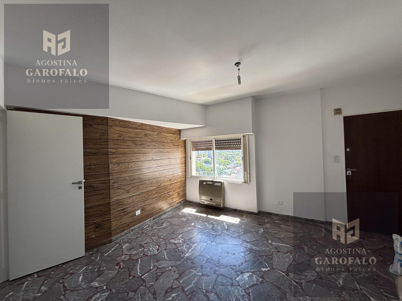 3-room apartment for sale, all natural light, with a balcony in Parque Chacabuco; mortgage financing available.