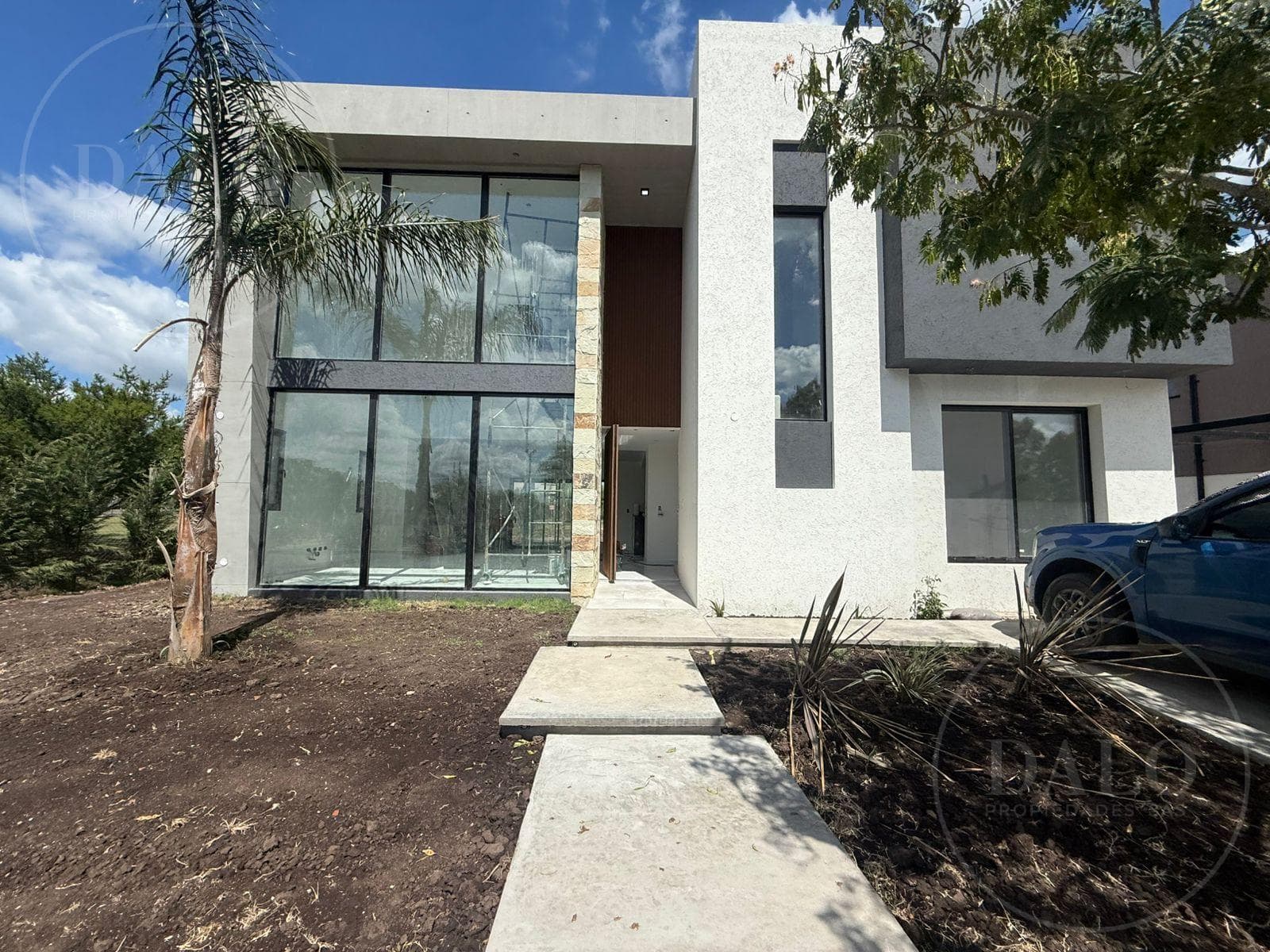 4-Room House for Sale in Santa Elena