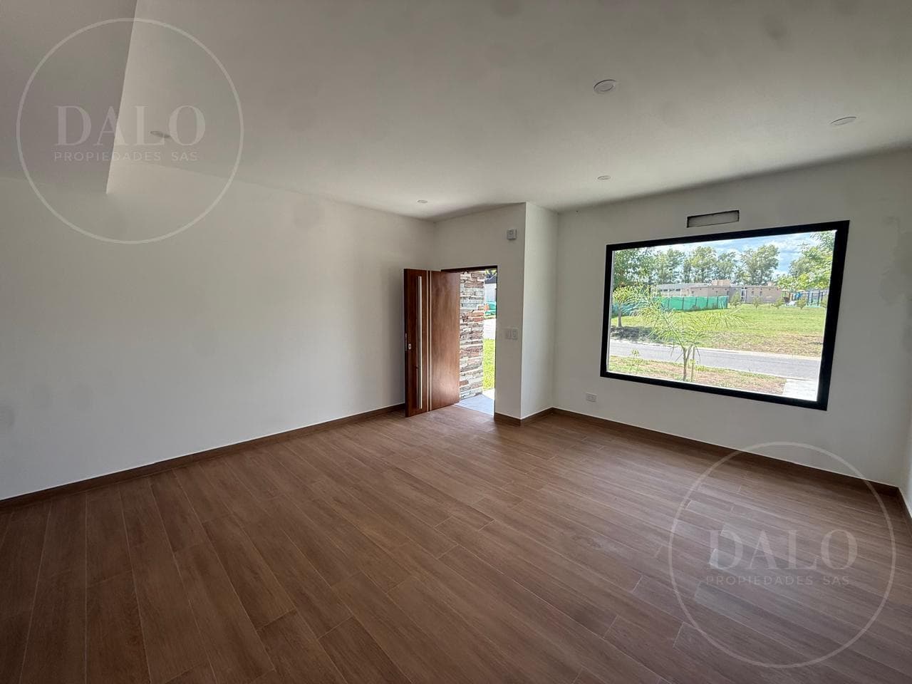 4-Room House for Sale in Santa Lucia