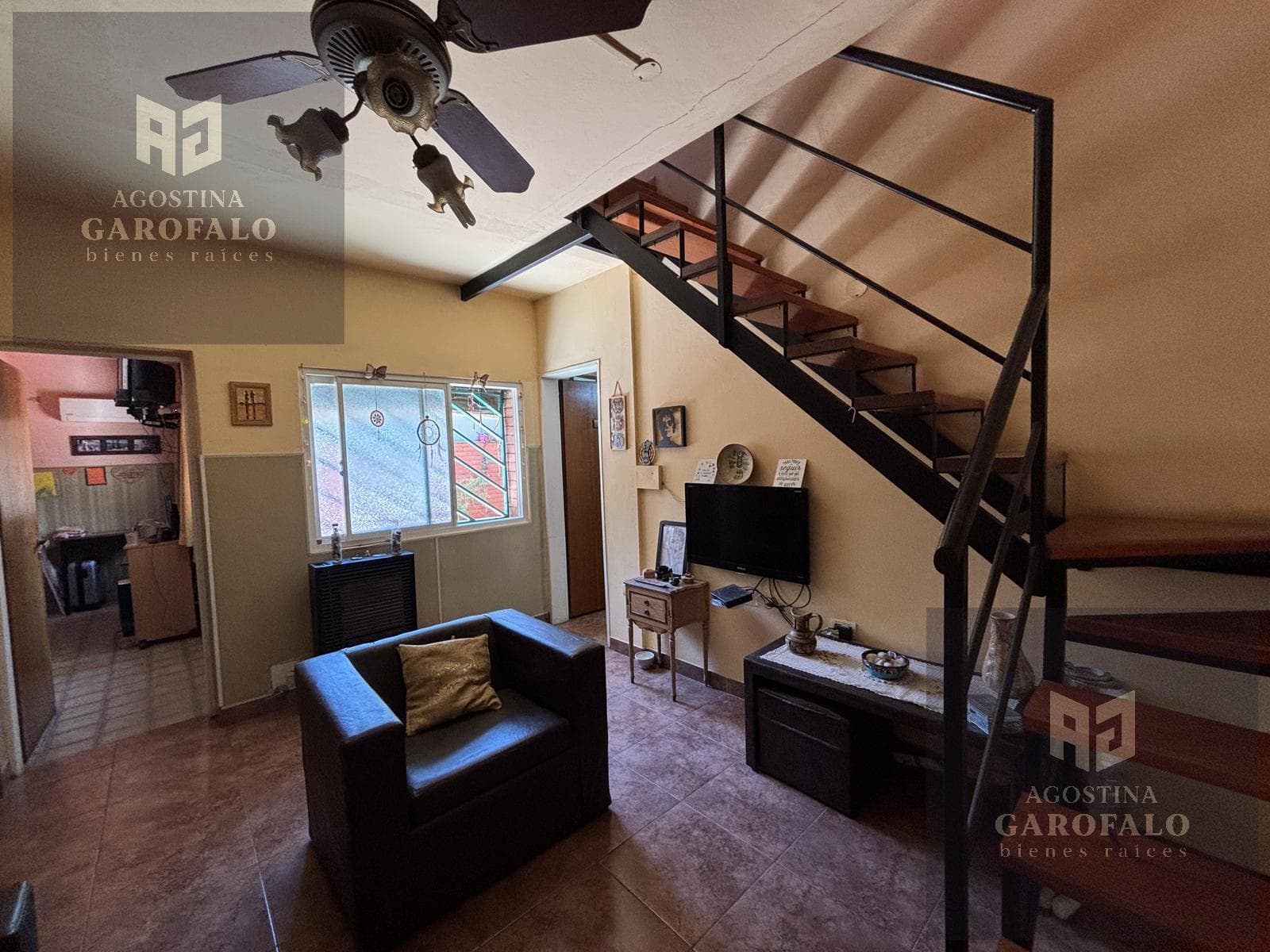 For Sale: Townhouse in Block 2 with two separate units, ideal for two families or as a rental property in Boedo