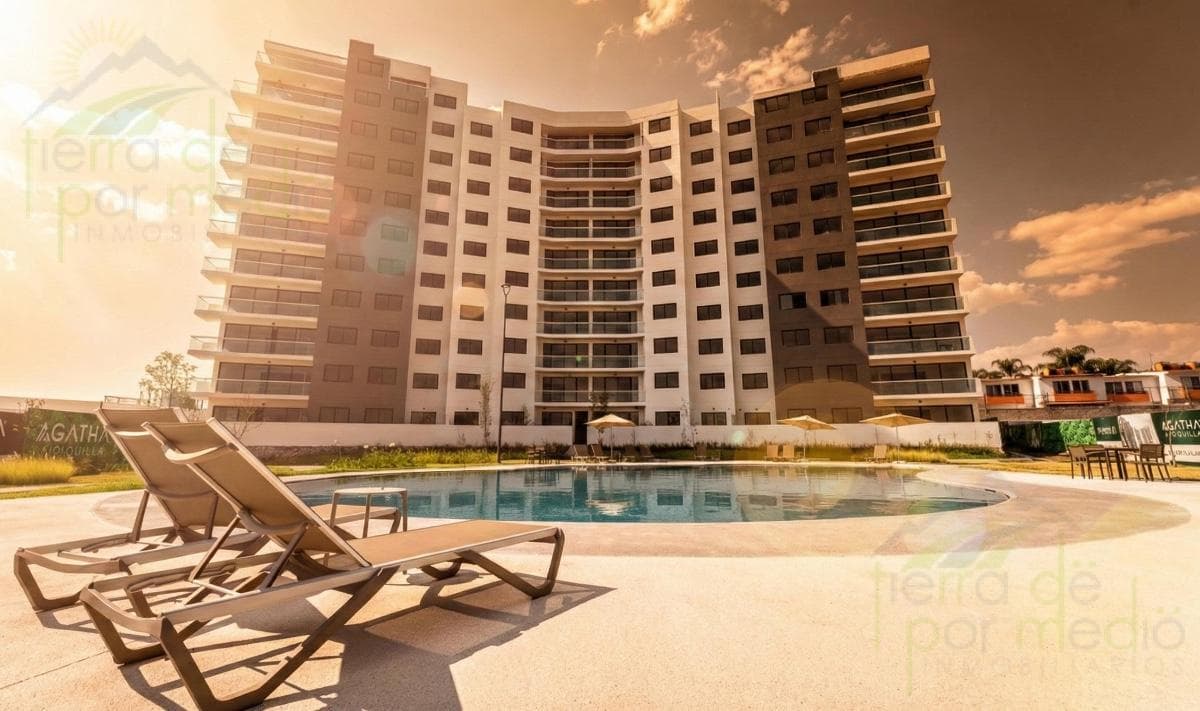 3-Bedroom Apartment (or 2 Bedrooms + TV Room) in Downtown Juriquilla, Querétaro