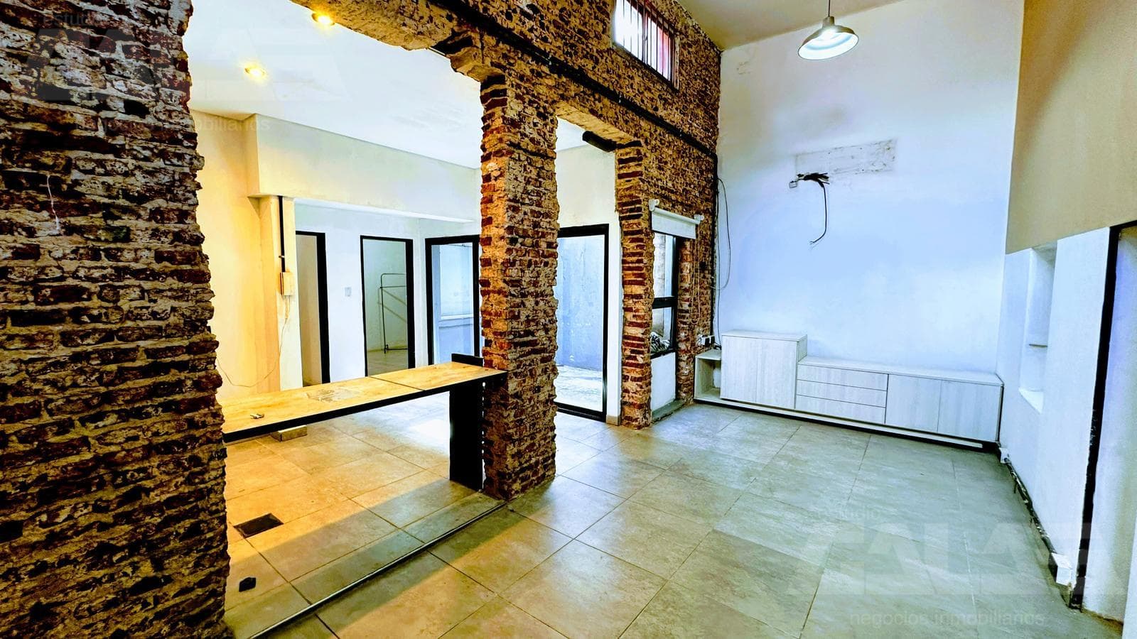 PH in Morón Sur: 3-bedroom apartment with a patio, barbecue, and industrial style, close to downtown. Financing available