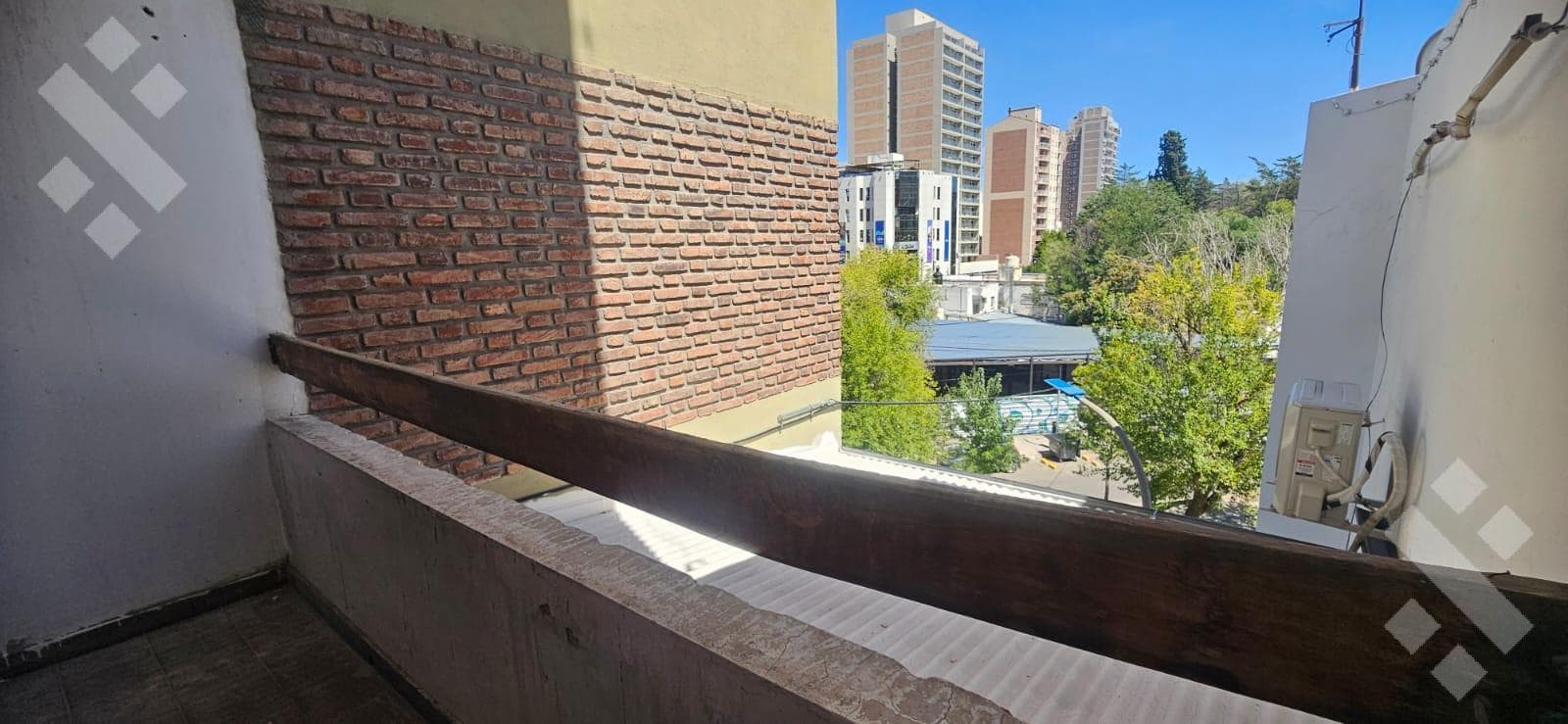 2-Bedroom Apartment for Sale - Suitable for Professionals - Corner of 9 de Julio and 100 - Neuquén City