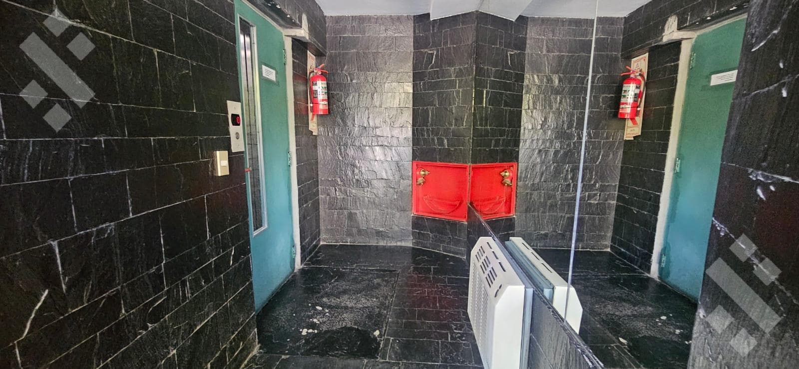 2-Bedroom Apartment for Sale - Suitable for Professionals - Corner of 9 de Julio and 100 - Neuquén City