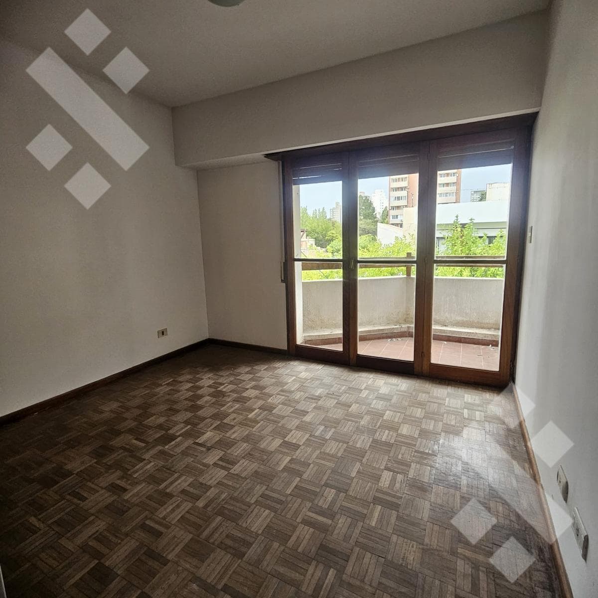 2-Bedroom Apartment for Sale - Suitable for Professionals - Corner of 9 de Julio and 100 - Neuquén City