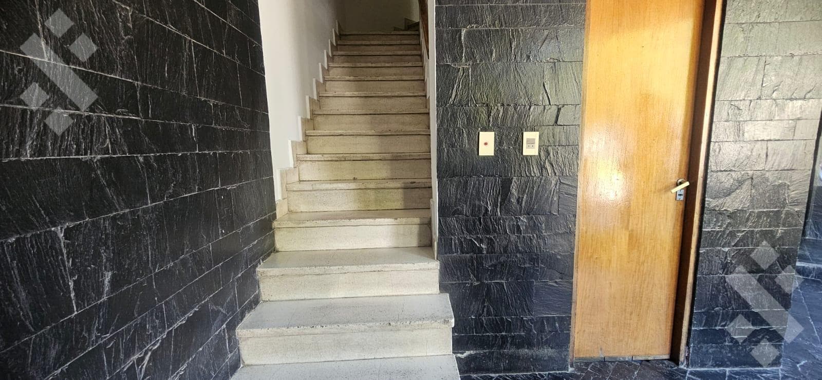 2-Bedroom Apartment for Sale - Suitable for Professionals - Corner of 9 de Julio and 100 - Neuquén City
