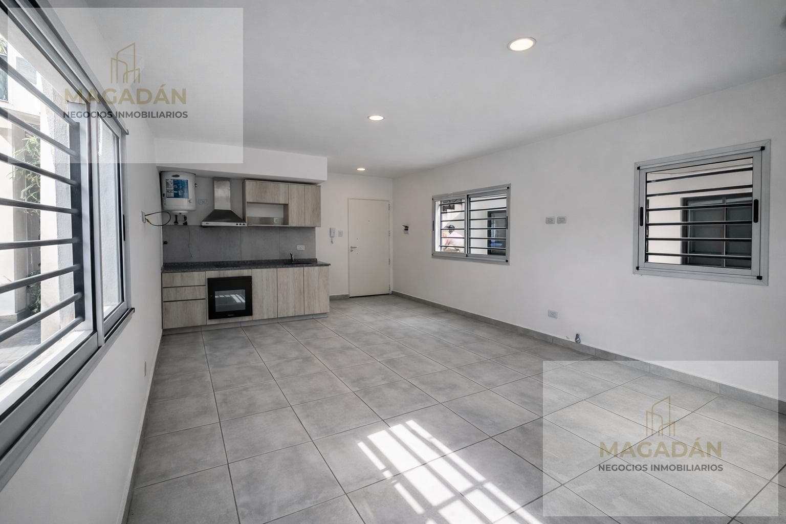 For Rent—Studio Apartment, 36 m², Front-Facing, Ground Floor, Villa Luzuriaga