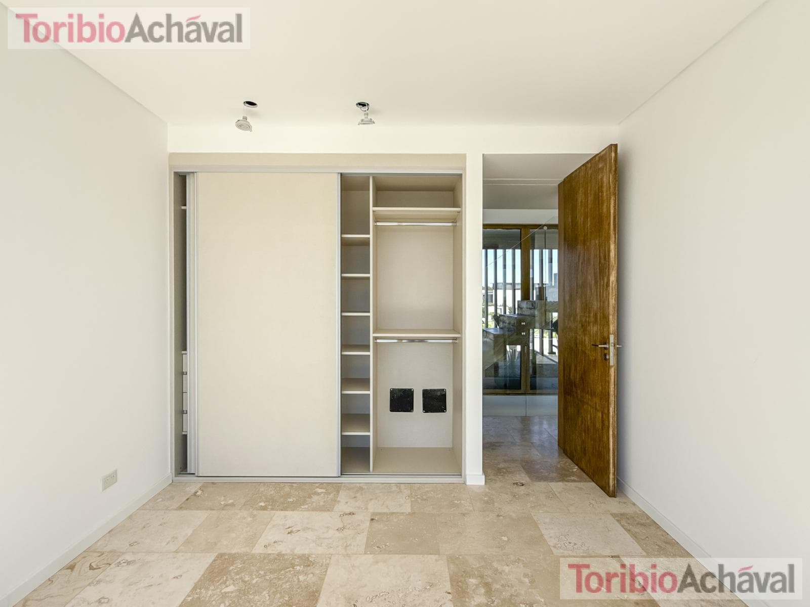 Brand-new, waterfront, premium home with 9 rooms for sale in Los Puentes, Nordelta