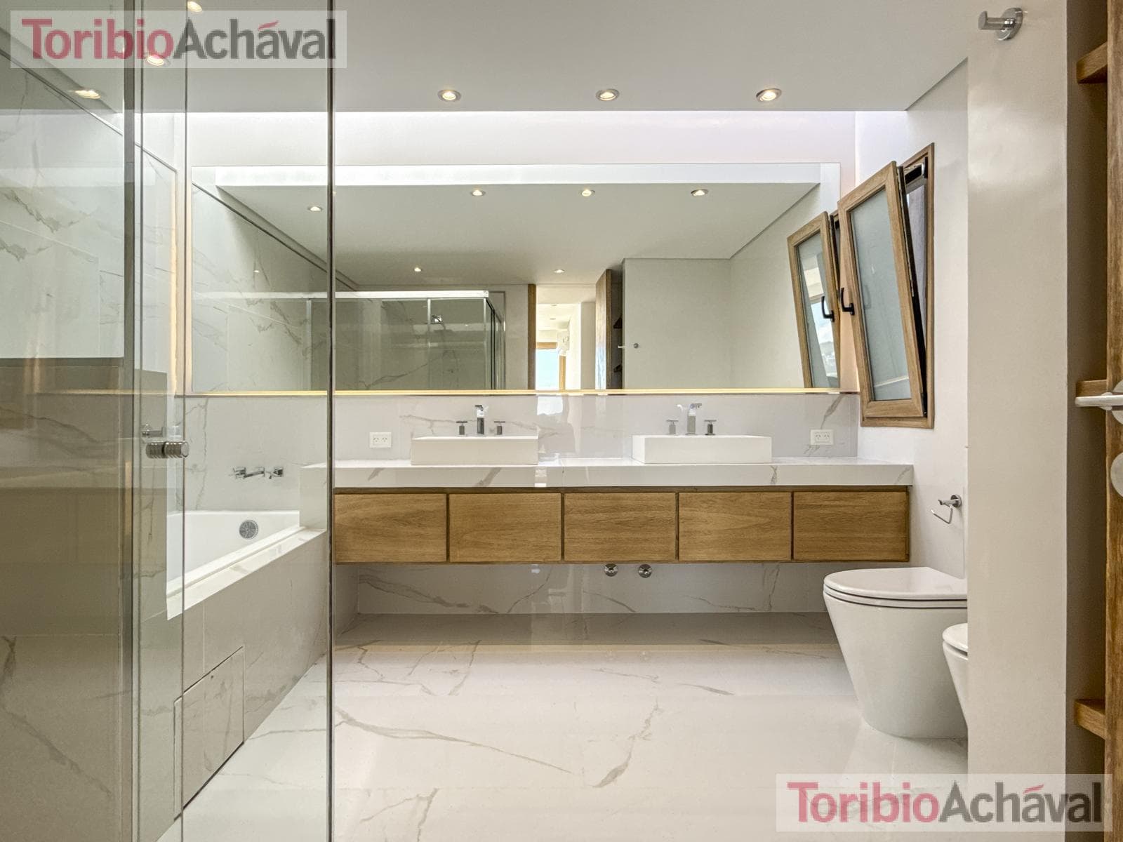 Brand-new, waterfront, premium home with 9 rooms for sale in Los Puentes, Nordelta