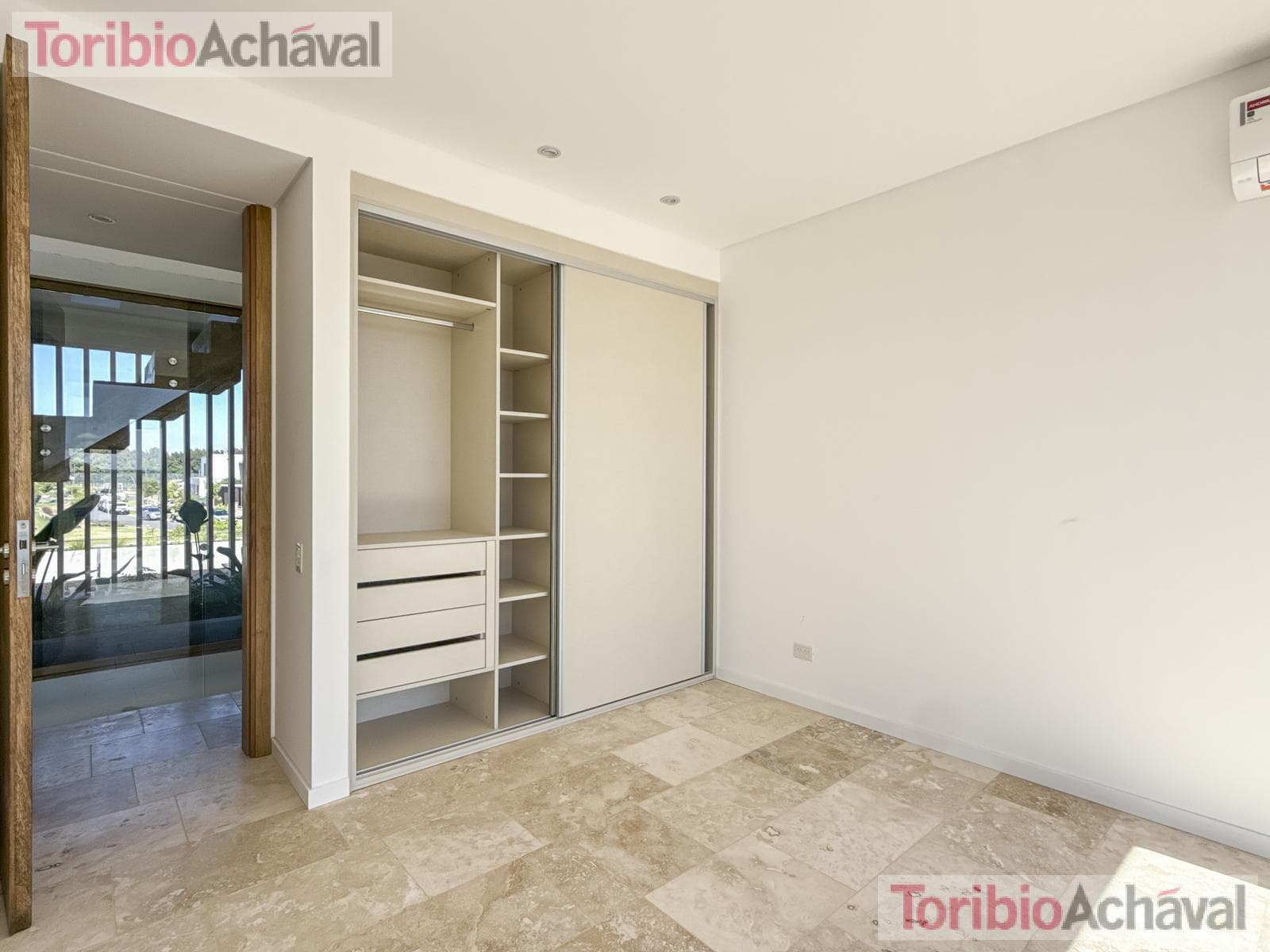 Brand-new, waterfront, premium home with 9 rooms for sale in Los Puentes, Nordelta