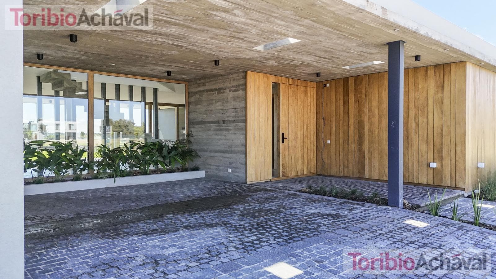Brand-new, waterfront, premium home with 9 rooms for sale in Los Puentes, Nordelta