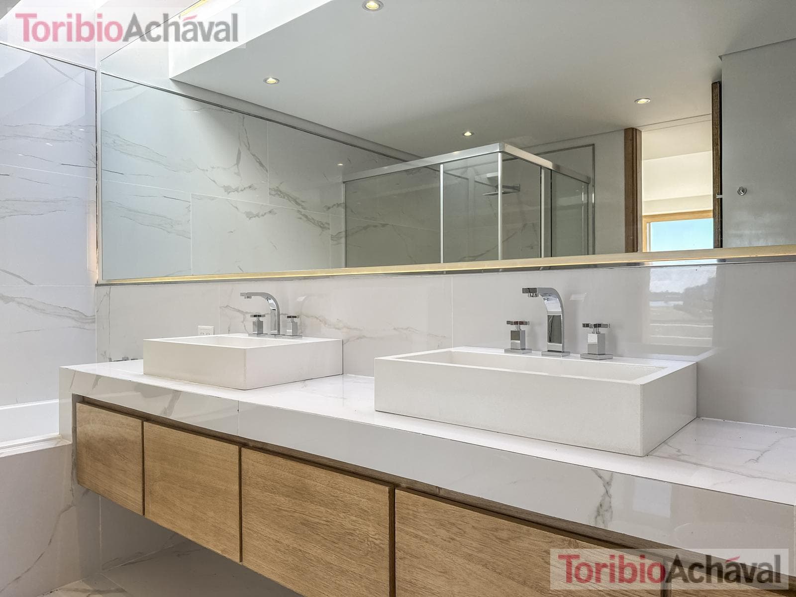 Brand-new, waterfront, premium home with 9 rooms for sale in Los Puentes, Nordelta