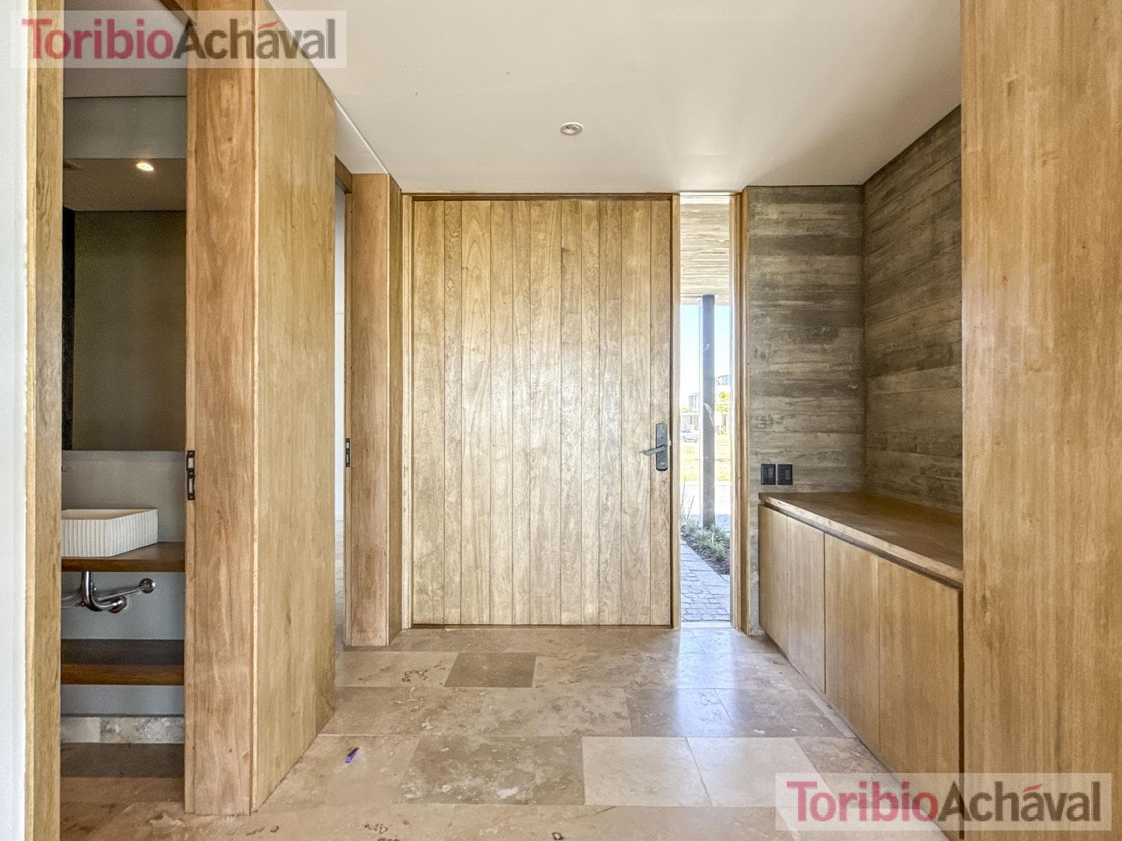 Brand-new, waterfront, premium home with 9 rooms for sale in Los Puentes, Nordelta