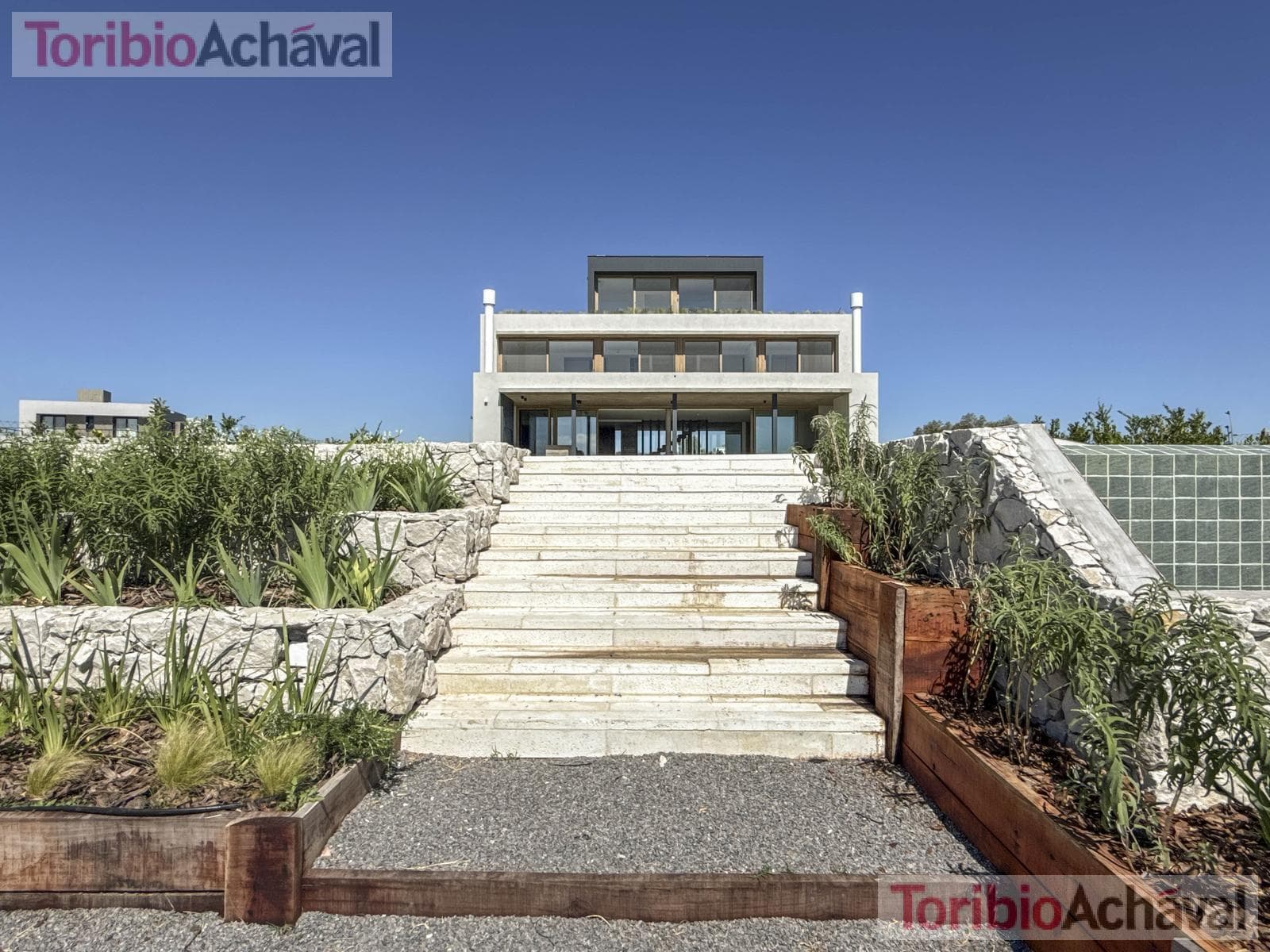 Brand-new, waterfront, premium home with 9 rooms for sale in Los Puentes, Nordelta