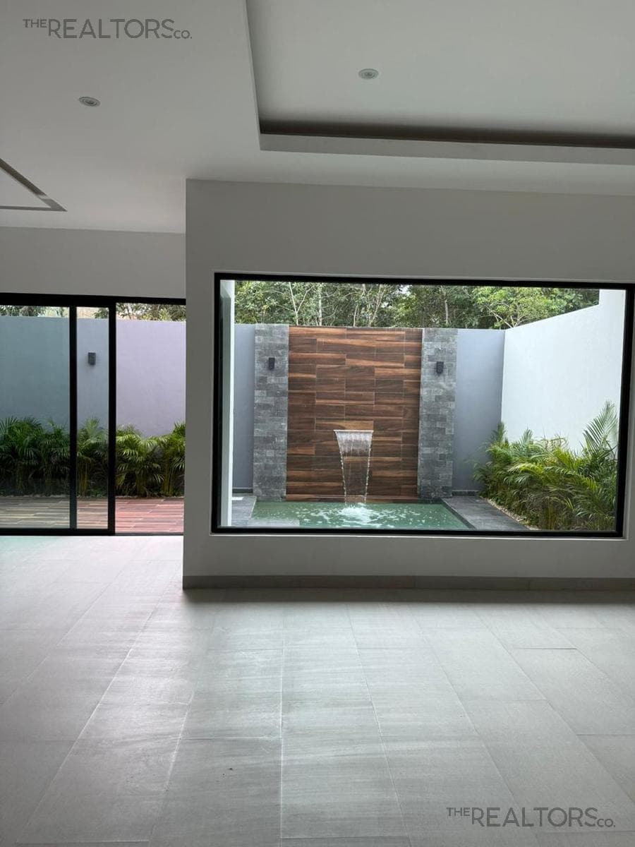 House in the Vía Cumbres Subdivision