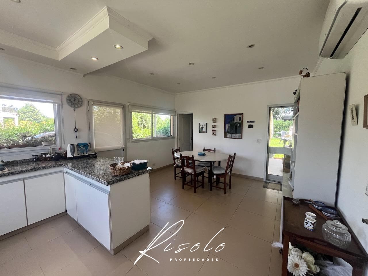 House for Sale: 3 bedrooms, North-facing lot, separate kitchen. Gated Community, Escobar