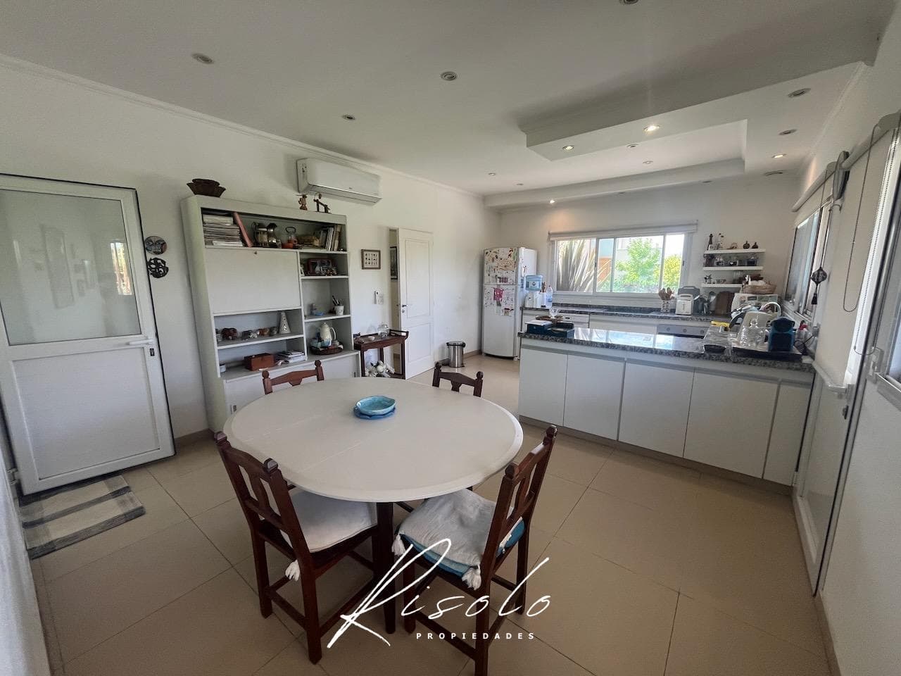 House for Sale: 3 bedrooms, North-facing lot, separate kitchen. Gated Community, Escobar