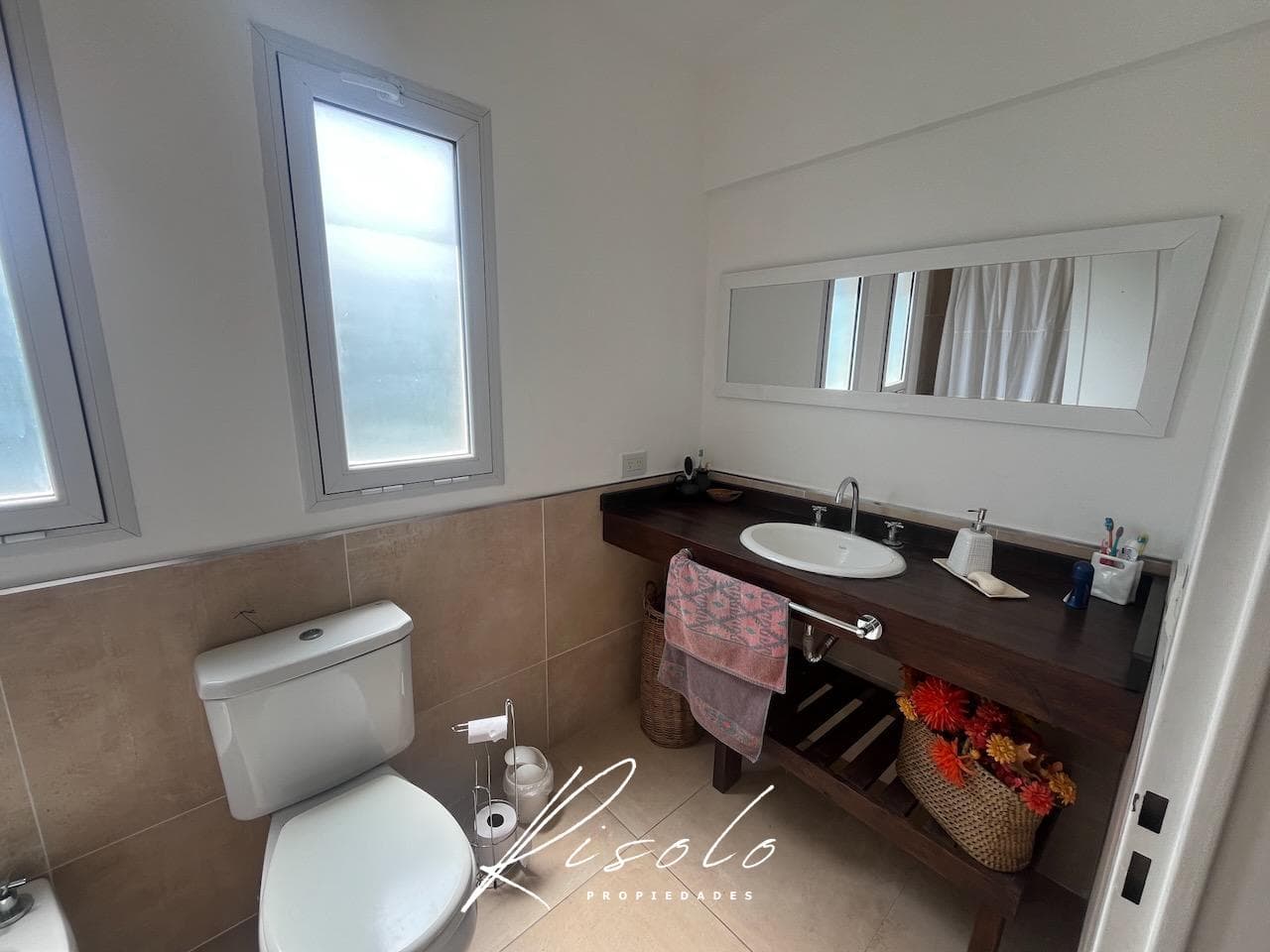 House for Sale: 3 bedrooms, North-facing lot, separate kitchen. Gated Community, Escobar