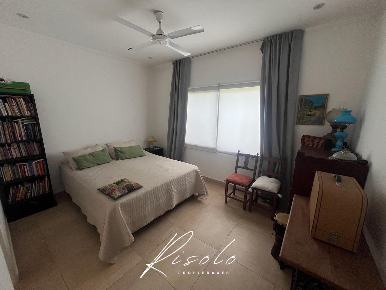House for Sale: 3 bedrooms, North-facing lot, separate kitchen. Gated Community, Escobar
