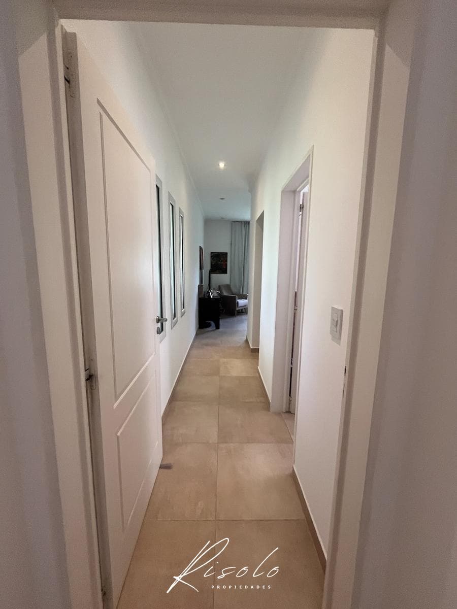 House for Sale: 3 bedrooms, North-facing lot, separate kitchen. Gated Community, Escobar